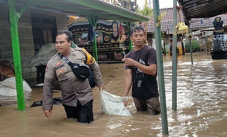 Banjir Di Sumbawa, Ratusan Rumah Terendam, Jembatan Hingga Akses Air ...