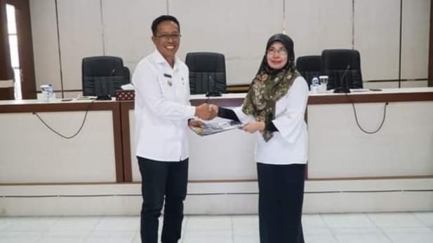Penjabat (PJ) Bupati Lombok Timur, H.M Juaini Taofik melantik Baiq Miftahul Wasli sebagai Penjabat (PJ) Sekretaris Daerah (Sekda) Lombok Timur.