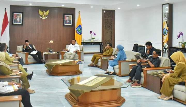 Bupati dan Wabup Bupati Lombok Tengah dan jajaran berkunjung ke Pendopo Gubernur NTB, Senin (13/12).
