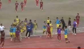 Pertandingan sepak bola Liga 3 NTB antara Hamzanwadi FC vs Persebi Bima GOR Turide Mataram berakhir ricuh, Jumat (3/11).