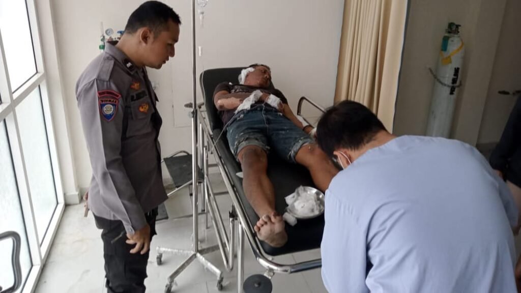 satu dari lima anggota keluarga korban ledakan gas elpiji di Lombok Timur dirawat akibat luka bakar, Rabu (27/12/2023).