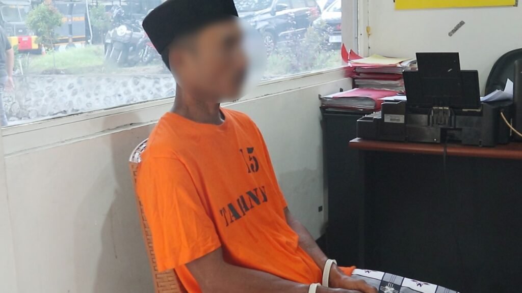 Pelaku pembunuhan istri di Desa Kawo Kecamatan Pujut Kabupaten Lombok Tengah diamankan di Polres Lombok Tengah, Senin (29/1/2024).