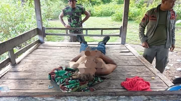 Seorang pria penjual ikan ditemukan tewas di sebuah berugak di Nanga Tumpu, Manggelewa Kabupaten Dompu, Sabtu pagi (7/1/2024).