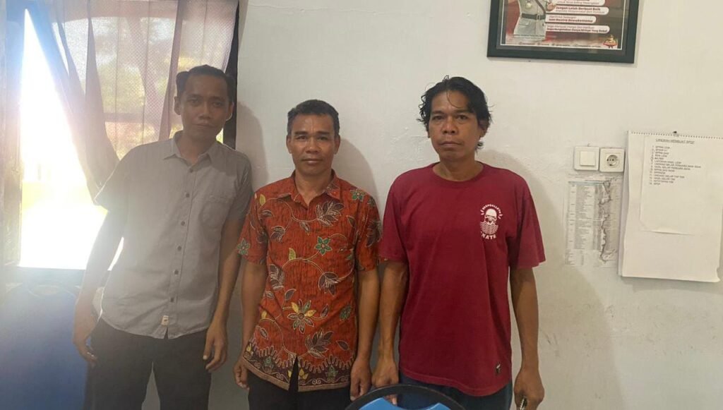 Oknum guru PNS inisial AZ, warga Desa Mokong, Kecamatan Moyo Hulu Kabupaten Sumbawa, NTB ditangkap polisi karena diduga menipu Bank Dinar cabang Sumbawa sebesar Rp 219 juta, Kamis (11/1/2024).