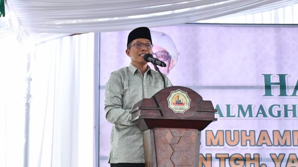 Saat PJ Bupati Lombok Timur, H.M Juaini Taofik menghadiri hultah/Haul ke-40 wafatnya TGH Mutawalli Yahya Al-Qalami.