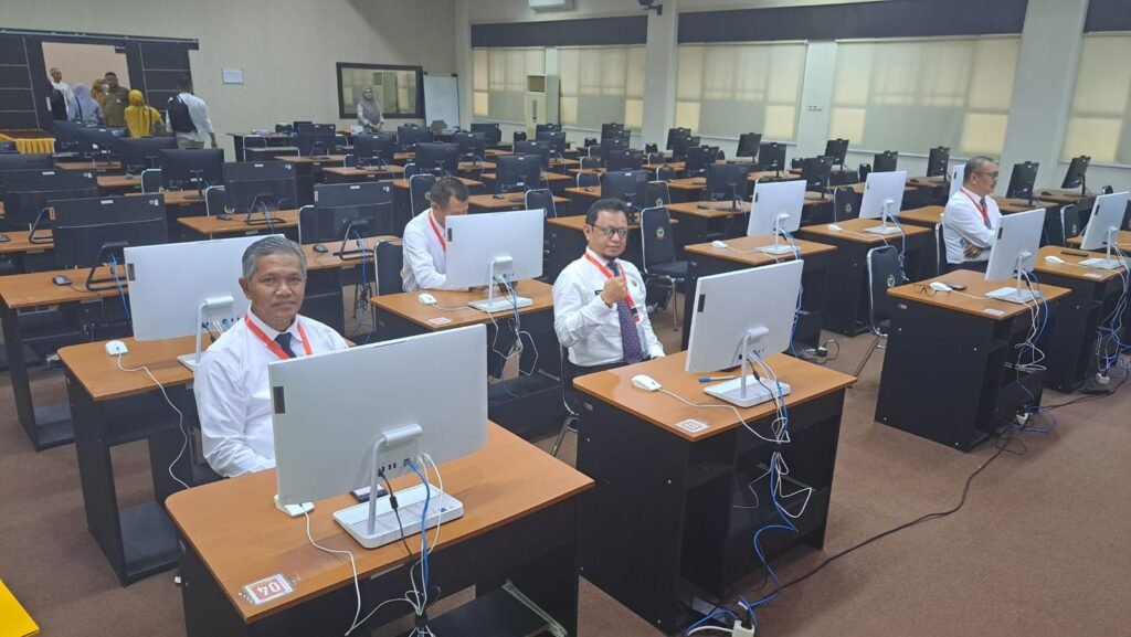 lima orang peserta seleksi terbuka pengisian jabatan pimpinan tinggi Pratama Sekretaris Daerah di lingkungan Pemerintah Kabupaten Bima di Assessment Center BKD Provinsi Sulawesi Selatan, Senin (26/2/2024)