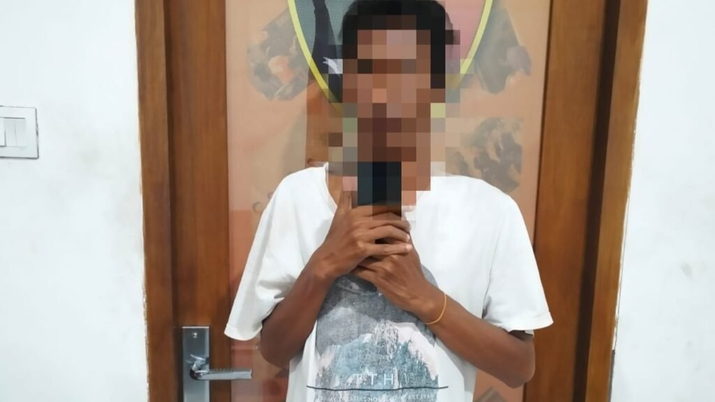Seorang pria pelaku pencurian inisial YED, 41 tahun asal Karang Buyuk, Ampenan Kota Mataram ditangkap polisi, Rabu (7/2/2024).