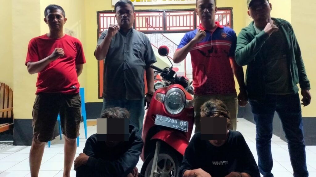 Dua dari tiga terduga pelaku tindak pidana pencurian sepeda motor Honda Scoopy di wilayah Desa Selante Kecamatan Plampang, Kabupaten Sumbawa ditangkap, Kamis (8/2/2024).