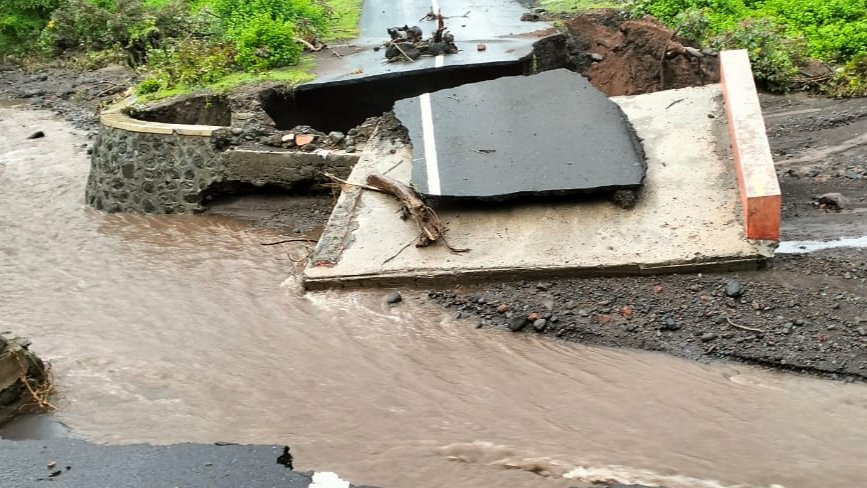Satu jembatan putus di Tambora akibat bencana banjir bandang, Rabu (21/2/2024).