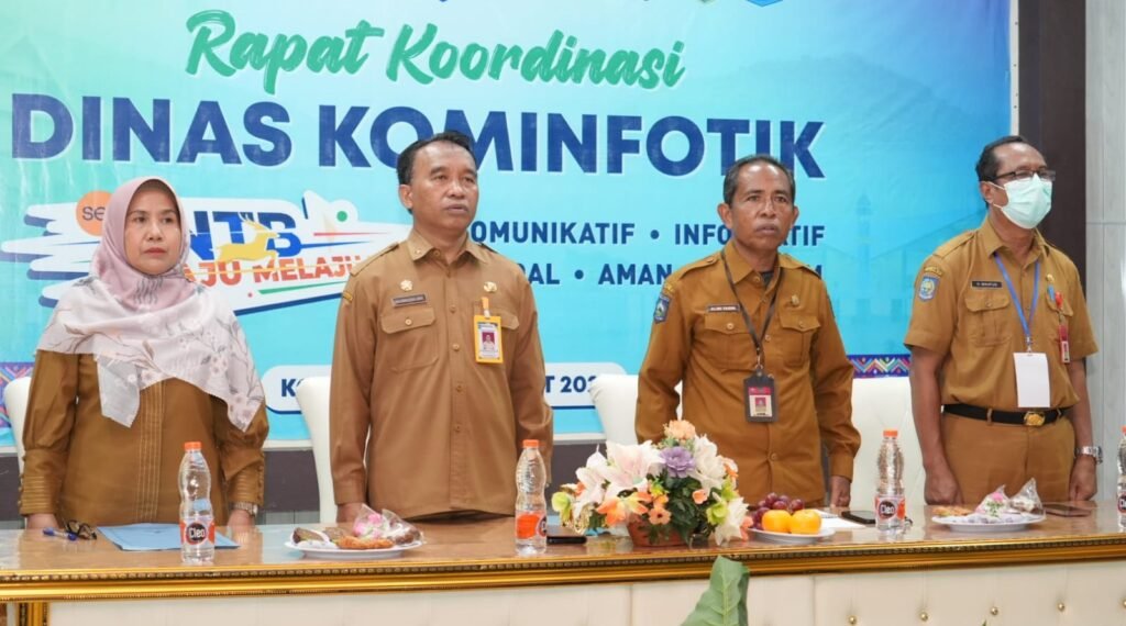 Kadis Kominfotik NTB Dr. H. Najamuddin, S.Sos MM saat mengikuti Rapat Koordinasi Dinas Kominfotik yang diikuti oleh seluruh Dinas Kominfotik se-NTB di Hotel Mutmainah, Selasa (5/3/2024).