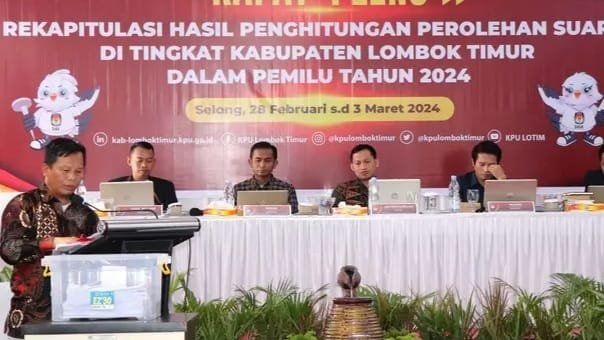 Kegiatan rapat pleno rekapitulasi suara Pemilu DPRD, DPD RI, hingga Pilpres, di KPU Lombok Timur, Minggu (3/3/2024).