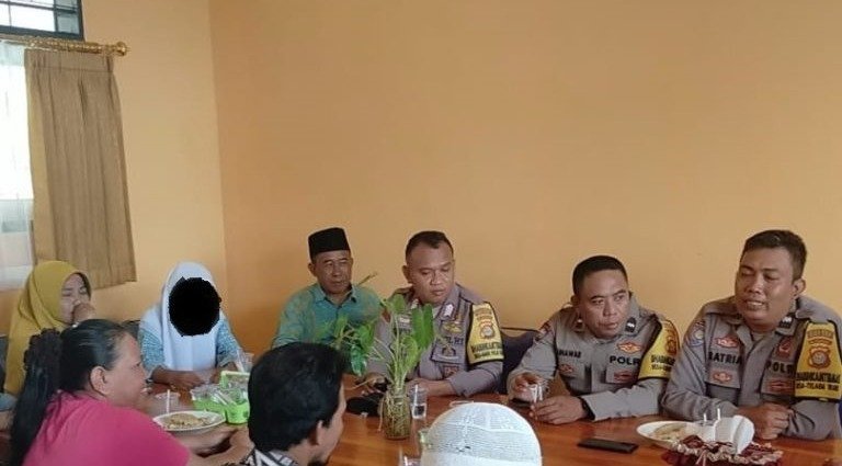 Pihak Polres Lombok Barat saat lakukan mediasi kasus perkelahian 2 remaja putri yang viral beberapa hari terakhir, Kamis (7/3/2024).