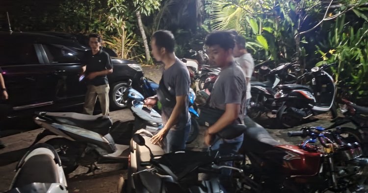 Petugas amankan sejumlah sepeda motor diduga hasil curian di salah satu kafe di hukum Polresta Mataram, Sabtu malam (27/4/2024).