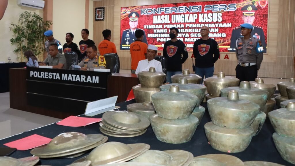 Sejumlah alat musik Gamelan milik tiga banjar umat Hindu di Kecamatan Ampenan dan Mataram dikembalikan ke pemiliknya, Selasa (23/4/2024).