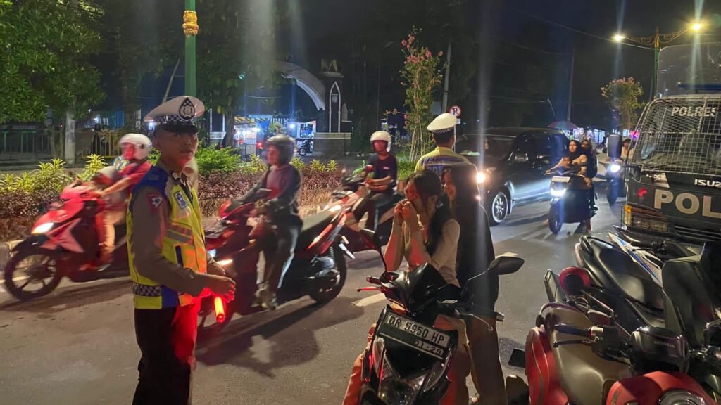 Sat Lantas Polresta Mataram kembali mengamnkan sejumlah sepeda motor saat razia di Jalan Udayana Mataram, Sabtu (27/4/2024).