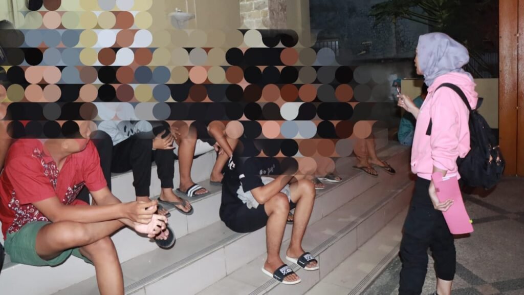 Asyik pesta miras 17 pelajar di Mataram diamankan petugas, Sabtu (4/5/2024).