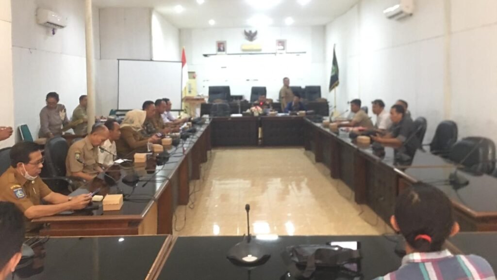 Asosiasi Sepeda Listrik di Gili Trawangan Desa Gili Indah Kecamatan Pemenang Kabupaten Lombok Utara (KLU) menggelar hearing di kantor DPRD KLU, Senin (6/5/2024)