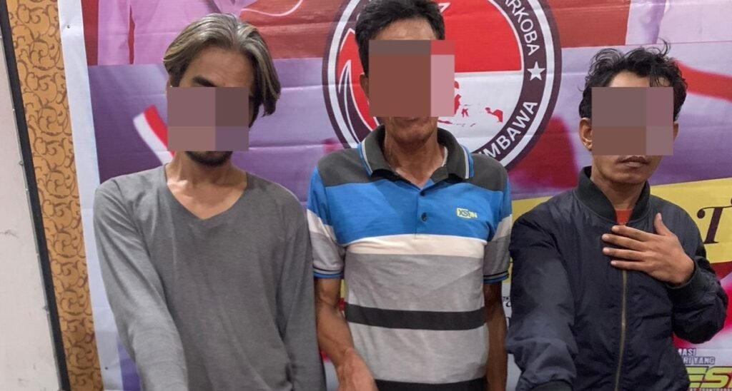 Tiga pria pengedar narkoba ditangkap usai pesta sabu di sebuah rumah di Kecamatan Alas Kabupaten Sumbawa, Senin (20/5/2024).