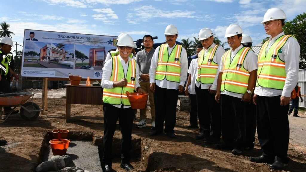 Peletakan batu pertama gedung perpustakaan bersama PJ Bupati Lombok Timur, H.M Juaini Taofik, Kamis (6/6/2024).