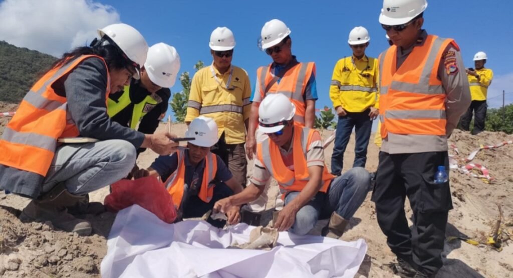 Pekerja tambang emas PT Sumbawa Timur Minim (STM) di Kecamatan Hu'u Kabupaten Dompu dihebohkan dengan penemuan kerangka manusia, Kamis (13/6/2024).