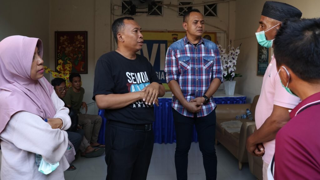 Sat Reskrim Polresta Mataram bersama sejumlah lembaga pemerhati anak memfasilitasi kepulangan jenazah santriwati, diduga korban penganiayaan Ponpes Al-Aziziyah Lombok Barat, Sabtu (29/6/2024).