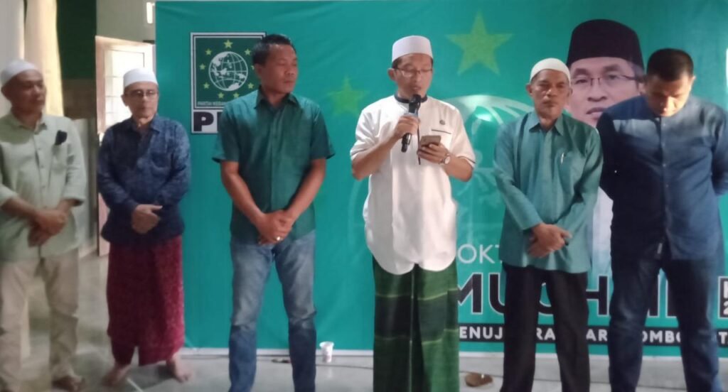 Bakal Calon Bupati Lombok Utara, Dr. Muchsin bersama tim pemenangan, Rabu (5/6/2024).