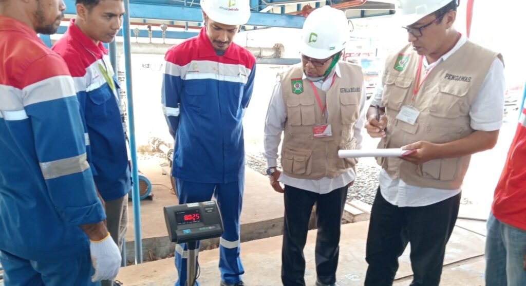Diskoperindag Kota Bima, UPT Bidang Industri dan Perdagangan dan Polres Bima Kota menggelar sidak gas elpiji 3 kg di SPBE PT. Elnusa Petrofin Niu, Rabu (5/6/2024).