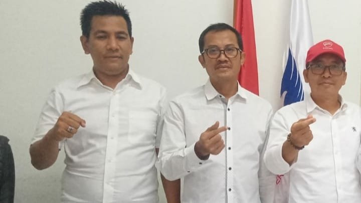 Kader Perindo Loteng bersama Sekjen DPP Perindo Ahmad Rofiq (dok/Perindo Loteng)