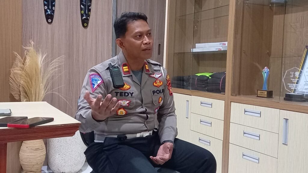 Kasat Lantas Polres Lombok Utara, Iptu Bambang Tedy Supriyanto. (dok. kocknews.today/Anggi)