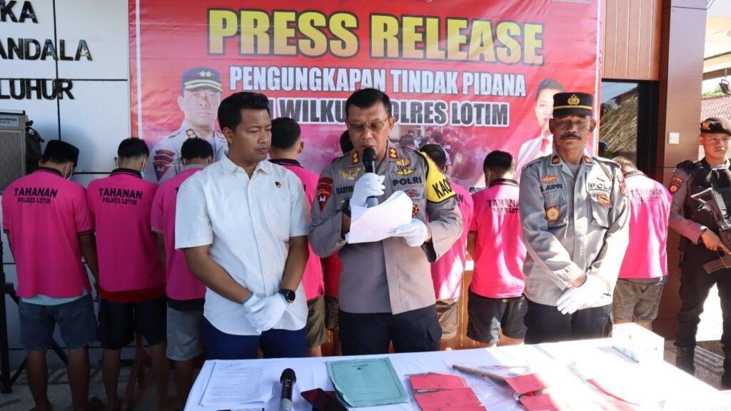 Kapolres Lombok Timur AKBP Hariyanto, S.H, S.I.K pimpin jumpa pers pengungkapan kasus pencurian sepeda di 50 TKP di Lombok, Kamis (18/7/2024).