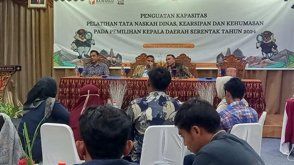 Bawaslu Lombok Utara mengadakan pelatihan tata naskah dan kearsipan serta Kehumasan yang diikuti oleh kesekretariatan dan Panitia Pengawas Pemilu Kecamatan (Panwascam) se-KLU pada pemilihan kepala daerah serentak 2024, Sabtu (20/7/2024).