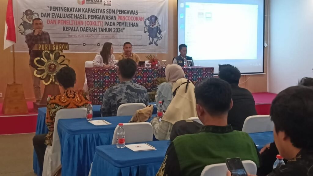 Bawaslu Lombok Utara menggelar peningkatan kapasitas Sumber Daya Manusia (SDM) pengawas dan evaluasi hasil pengawasan pencocokan dan penelitian (coklit) pada pemilihan kepala daerah (Pilkada) tahun 2024.