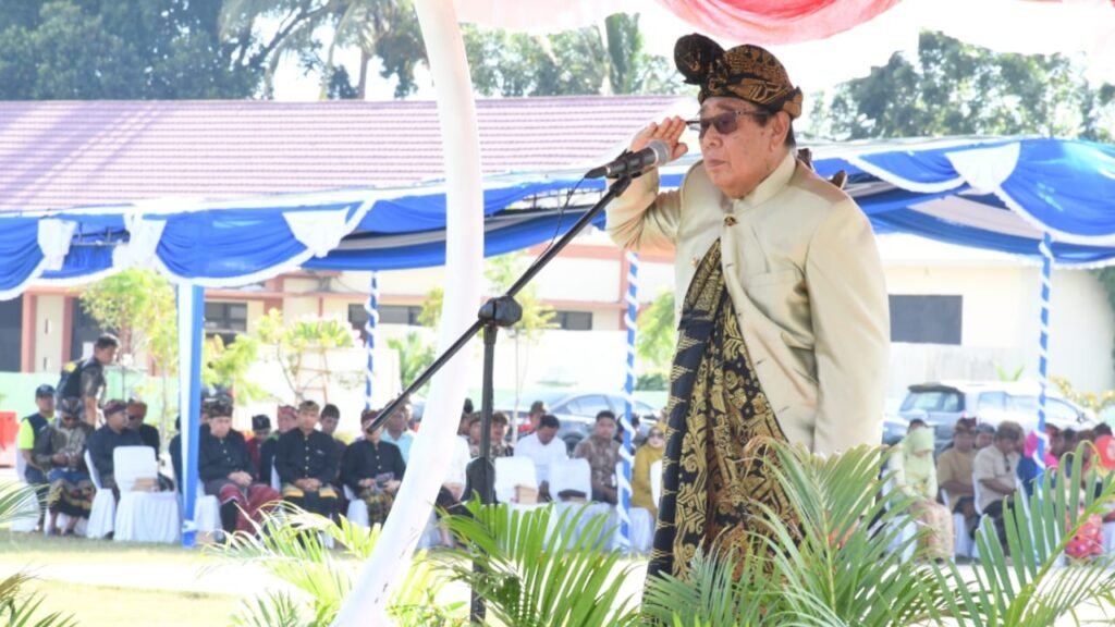 Bupati Lombok Utara Djohan Sjamsu pimpin upacara HUT Lombok Utara, Senin (22/7/2024).