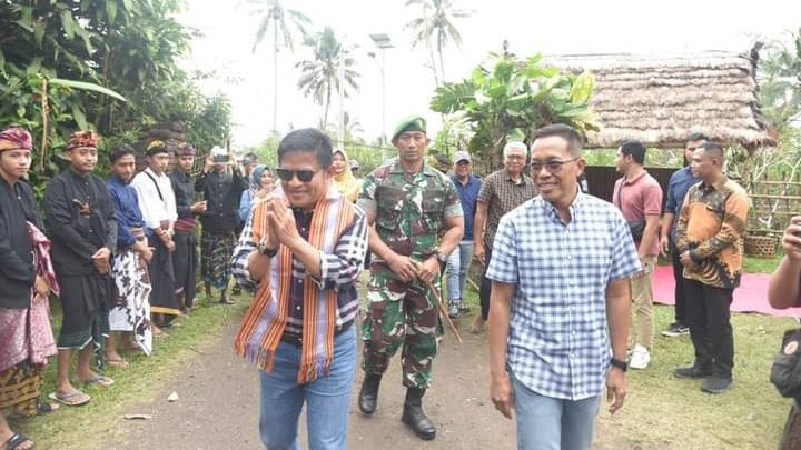 PJ Gubernur NTB saat berkunjung ke Desa Kembang Kuning Lombok Timur, Minggu (28/7/2024).