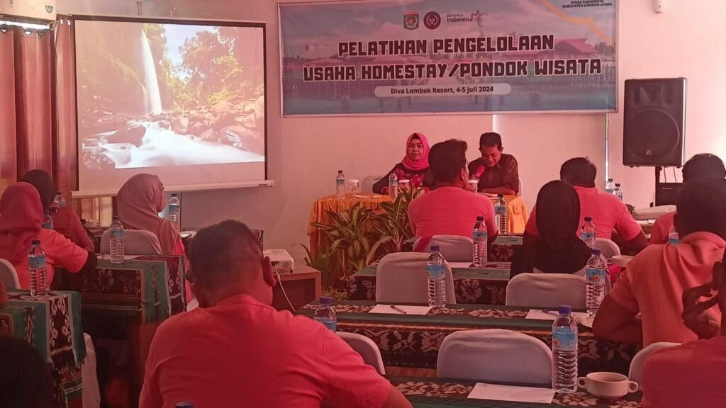 Dispar Kabupaten Lombok Utara menggelar pelatihan pengelolaan usaha Homestay dan pondok wisata di Hotel Diva Lombok Pemenang, Kamis (04/07).