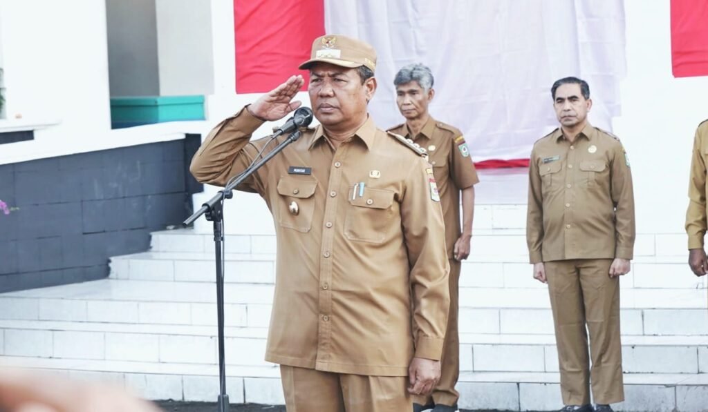 PJ Wali Kota Bima H Mukhtar Landa pimpin apel gabungan.