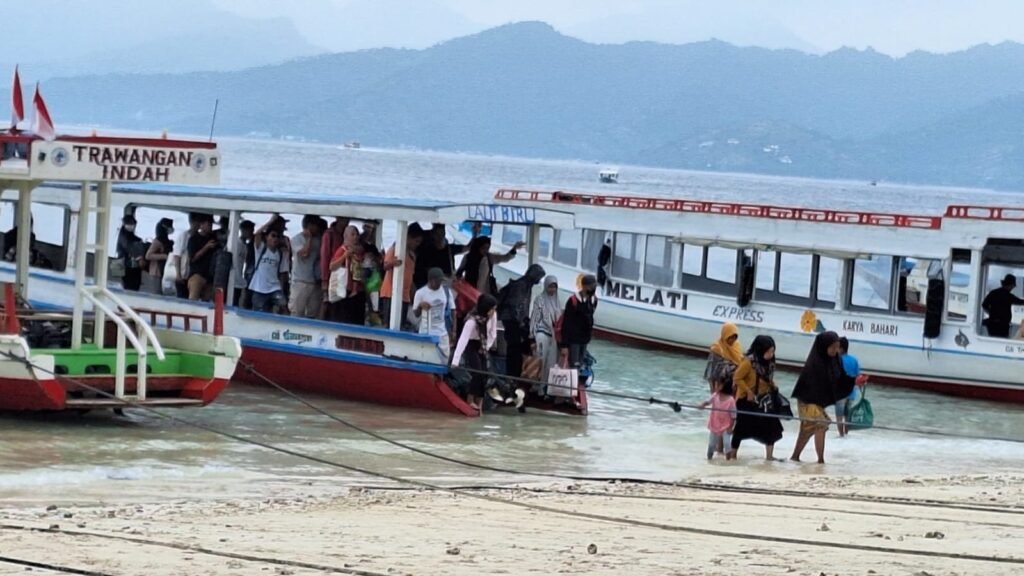 Para pengunjung yang datang ke Gili Trawangan.