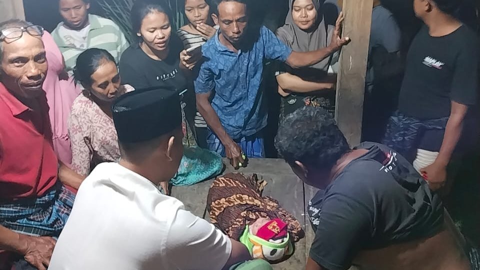 Warga Jelantik Kecamatan Jonggat Lombok Tengah temukan bayi perempuan di pos ronda, Minggu malam (4/8/2024).