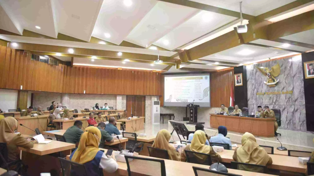 Pemerintah Provinsi NTB menggelar rapat pemantapan persiapan HUT RI ke 79 di Gedung Sangkareang Komplek Kantor Gubernur NTB, Senin (12/8/2024).