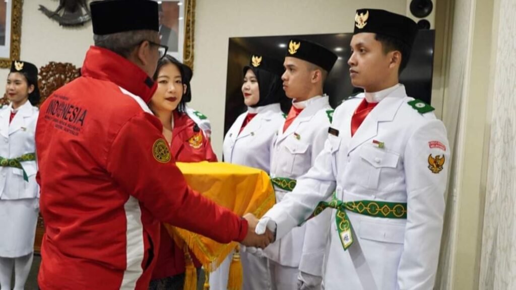 Hibban Kholiq, mahasiswa asal Karang Bedil, Pemenang Timur, Kecamatan Pemenang, Kabupaten Lombok Utara terpilih sebagai anggota Paskibraka pada upacara bendera HUT RI di Kota Melbourne, Australia pada 17 Agustus lalu.