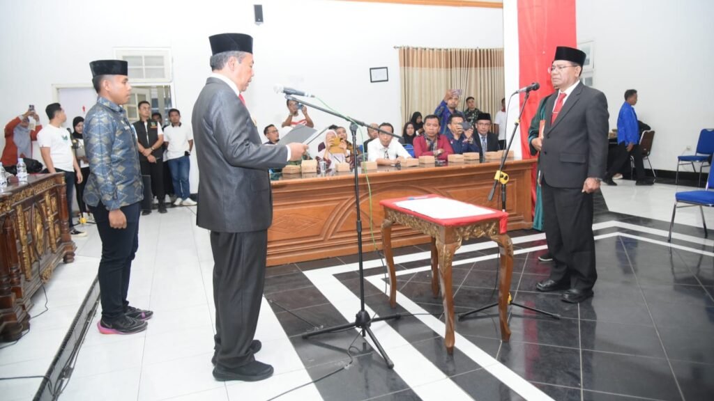 Penjabat (Pj) Wali Kota Bima, Drs. H. Mukhtar, M.H melantik Drs. Supratman, M.AP sebagai Penjabat (PJ) Sekda Kota Bima, Kamis (22/8/2024).