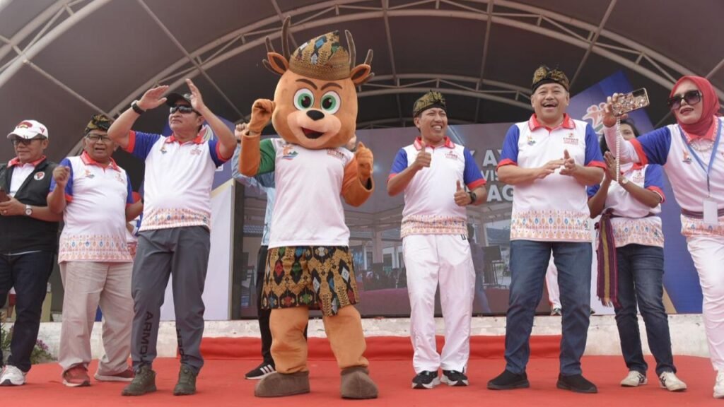 Penjabat Gubernur Nusa Tenggara Barat (NTB), Hassanudin meluncurkan maskot penyelenggaraan Festival Olahraga Masyarakat Nasional (Fornas) ke VIII 2025 bernama Si Mayung dalam rangka memulai persiapan sebagai tuan.