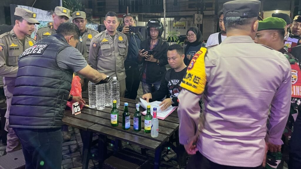 Jelang Pilkada 2024, Polresta Mataram gelar razia di sejumlah kafe remang-remang, Senin malam (26/8/2024).