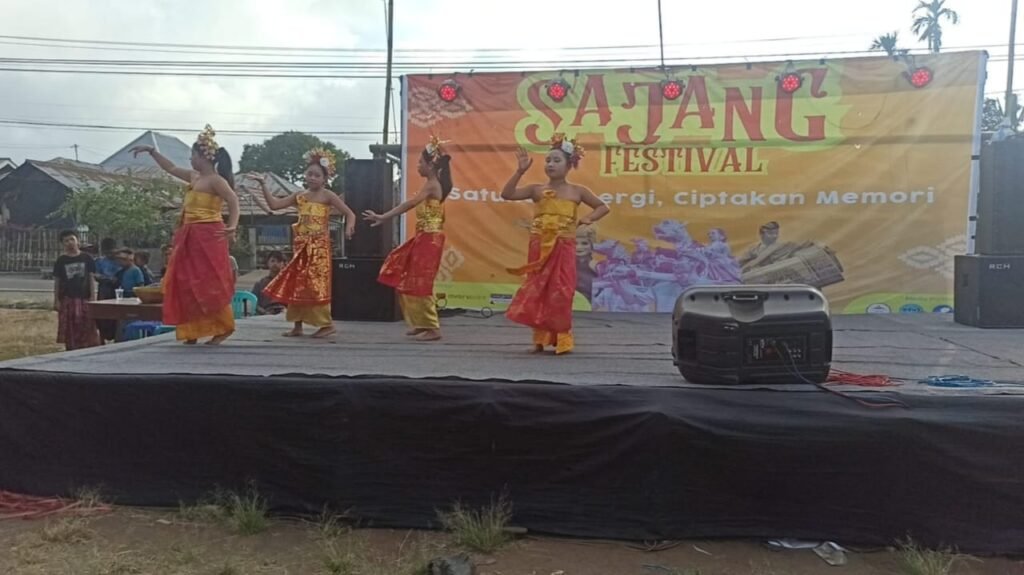 Tarian khas Sajang, Sembalun di festival budaya Sajang.