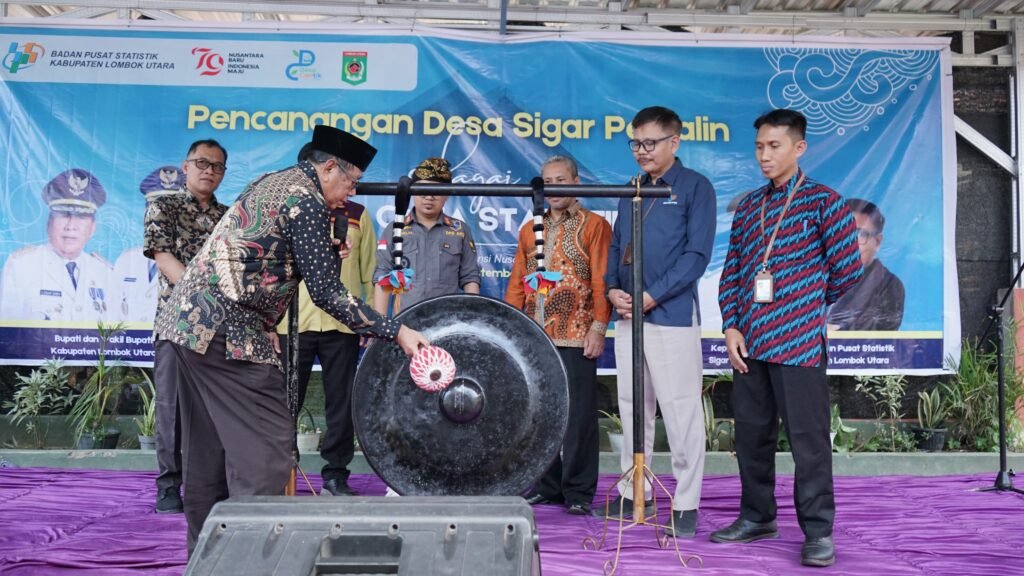 Bupati Lombok Utara saat meresmikan pencanangan Desa Cantik Sigar Penjalin, Kamis (12/9/2024).