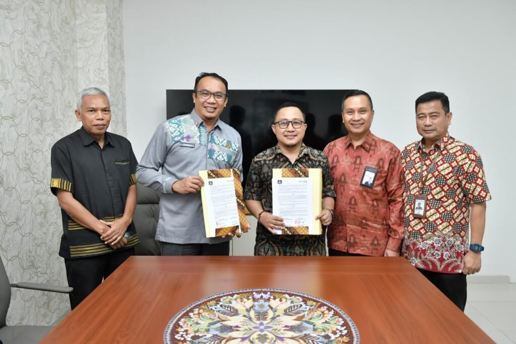 Bank NTB Syariah bersama Pemkab Lombok Tengah memperkuat sinergi digitalisasi keuangan daerah melalui perpanjangan layanan SP2D Online yang terintegrasi dengan SIPD RI.
