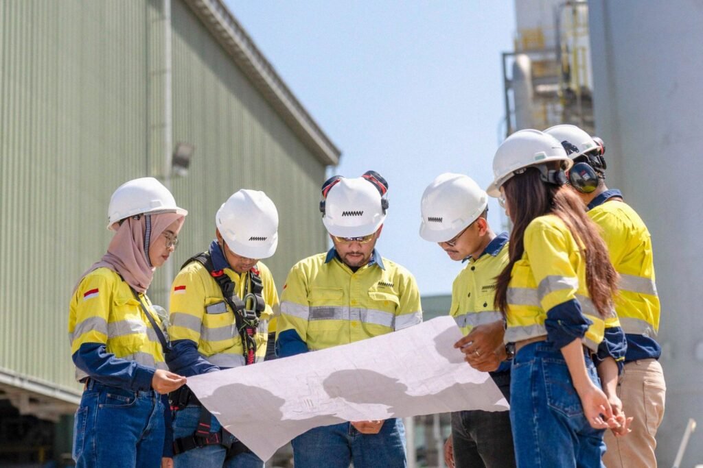Pekerja PT Amman Mineral Nusa Tenggara (AMMAN)