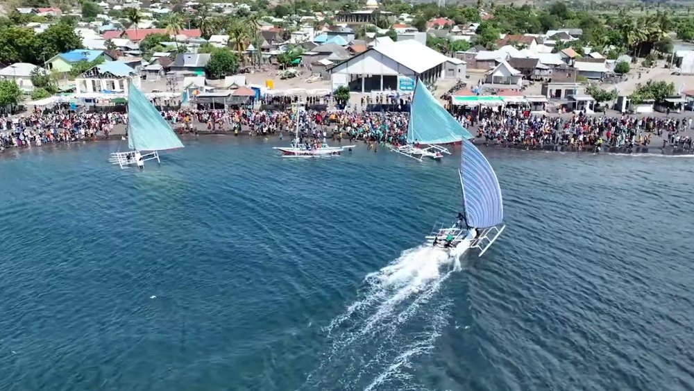 Lomba sampan layar tradisional pada Festival Sangiang Api 2025 di Desa Sangiang, Kecamatan Wera, Kabupaten Bima. Foto: Dokumentasi FSA 2025