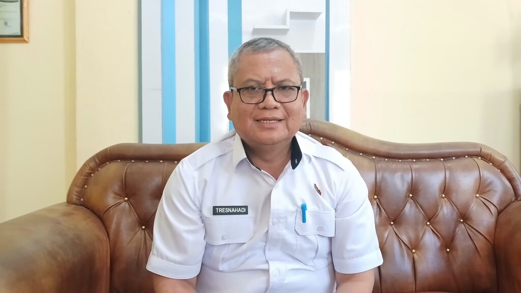 Kepala DKP3 Lombok Utara, Tresnahadi. (Foto. kicknews.today/Anggi)