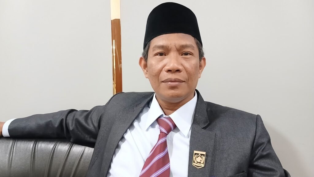 Wakil Ketua I DPRD KLU, Hakamah. (Foto. kicknews.today/Anggi)